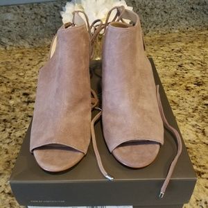 Vince Camuto Heels Sz 9 1/2